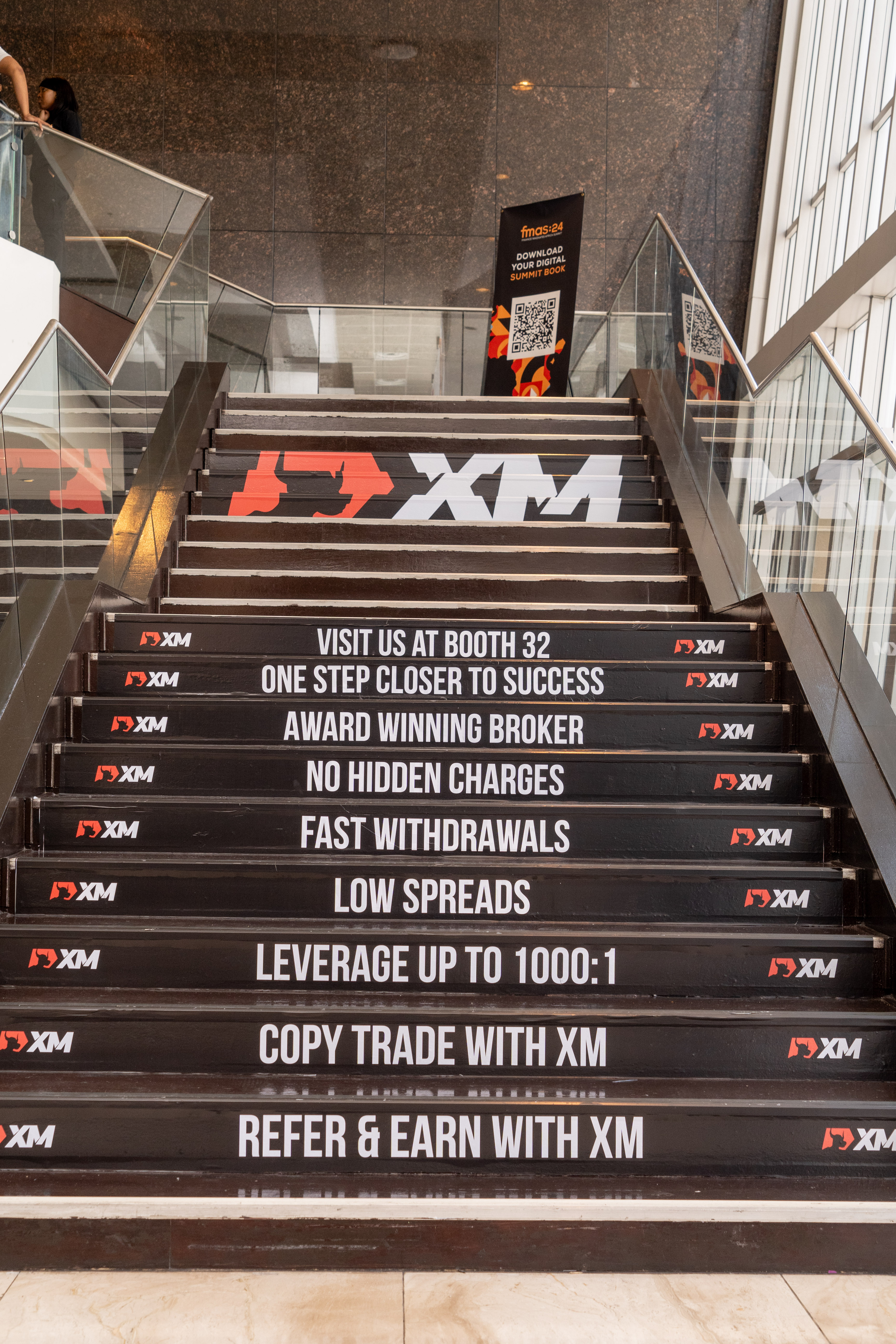 ZooM 01601